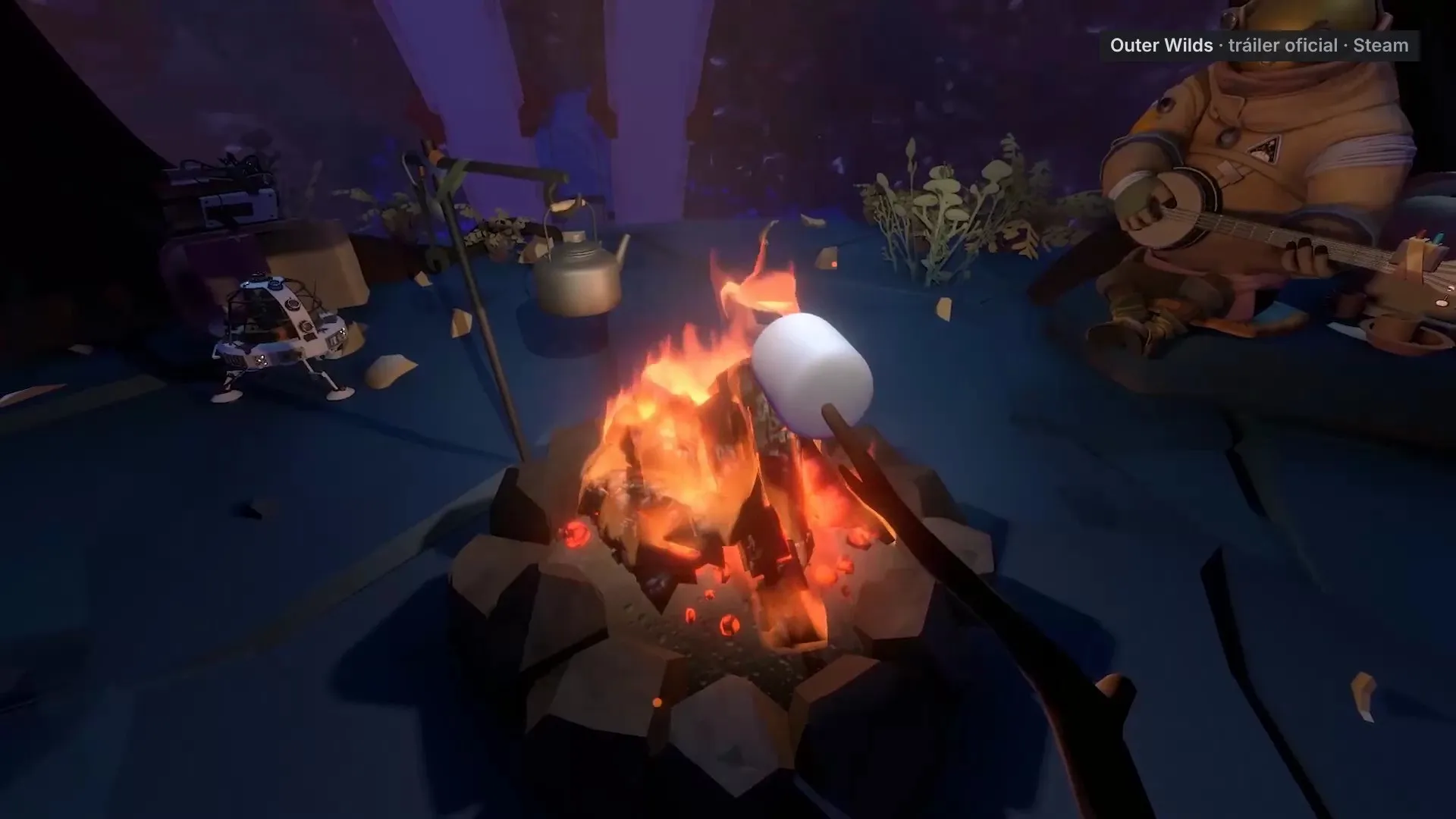 Un malvavisco en la punta de un palo se tuesta sobre una fogata de Outer Wilds, junto a un astronauta que toca el banjo